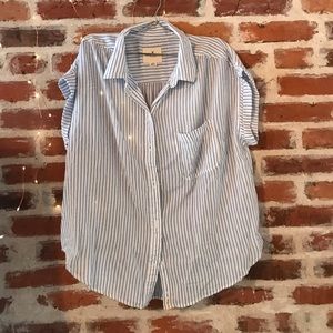 American Eagle Short Sleeve Button Up Blouse